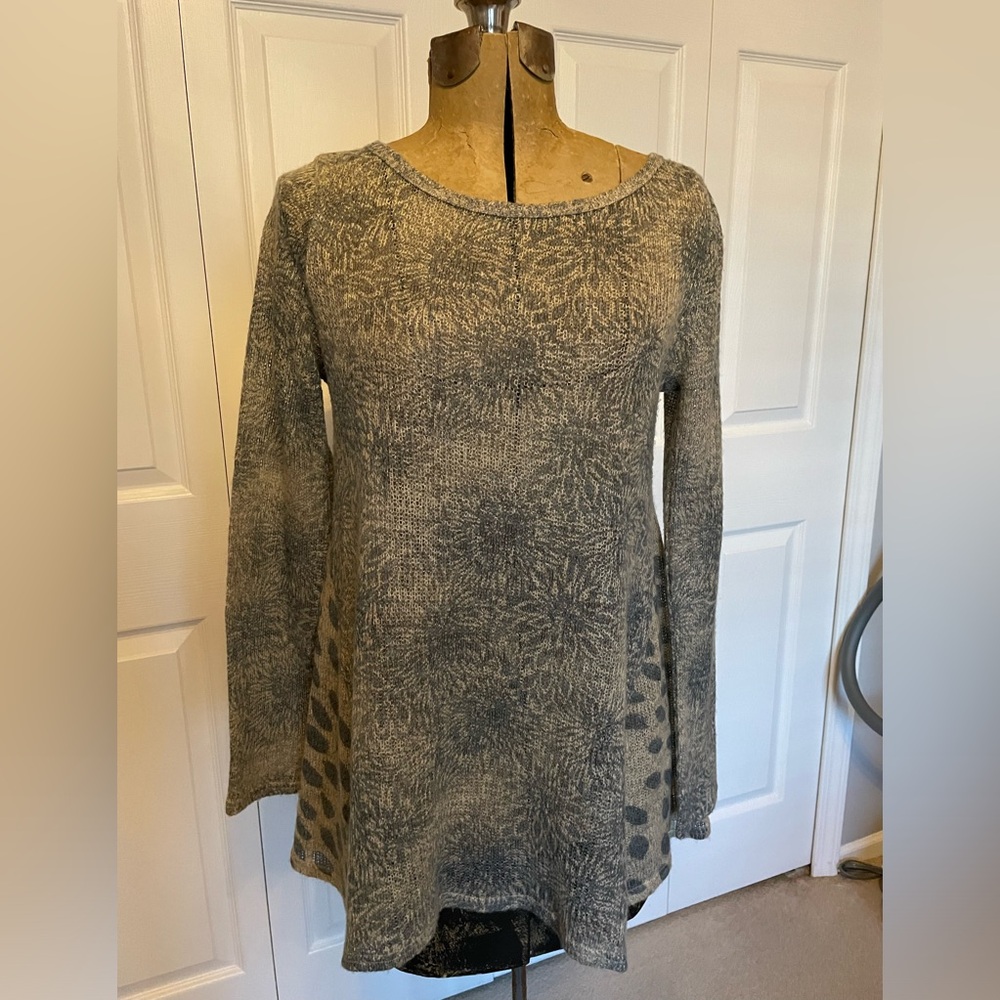 Mystree blue and cream sweater with polka dot trim. Lightweight sweater.